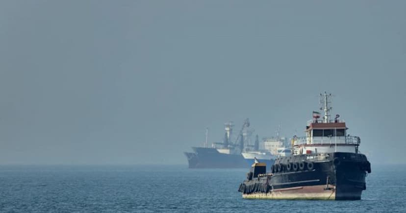 হরমুজে বেসামরিক নৌযানে মার্কিন হামলায় নিহত ৫