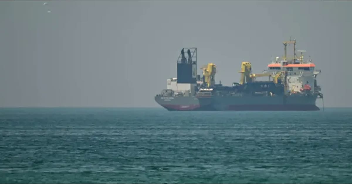 আমিরাত উপকূলে জাহাজ জব্দ, ইরানের দিকে নেওয়ার দাবি