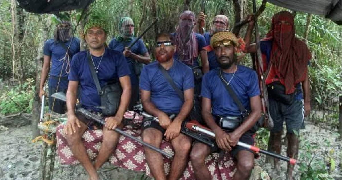 সুন্দরবনে ট্রলারসহ ১২ জেলেকে অপহরণ