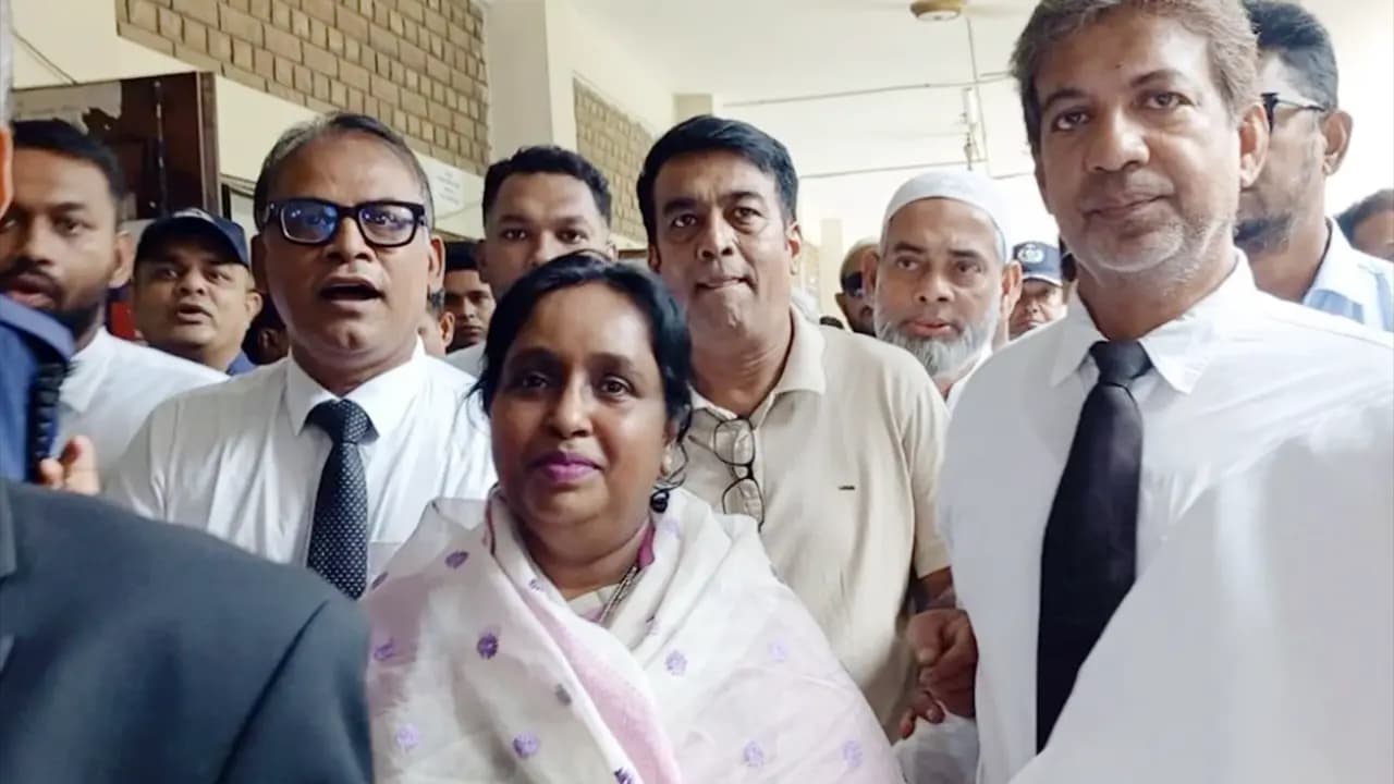 জামিন পেয়েই ‘জয় বাংলা’ স্লোগান আইভীর