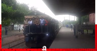 ভারত থেকে ১৮টি রেলকোচ পৌঁছাল বাংলাদেশে