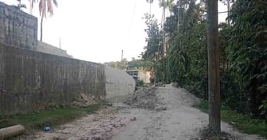মঠবাড়িয়ায় মাটির স্তূপে বন্ধ বাইপাস, ভোগান্তিতে মানুষ