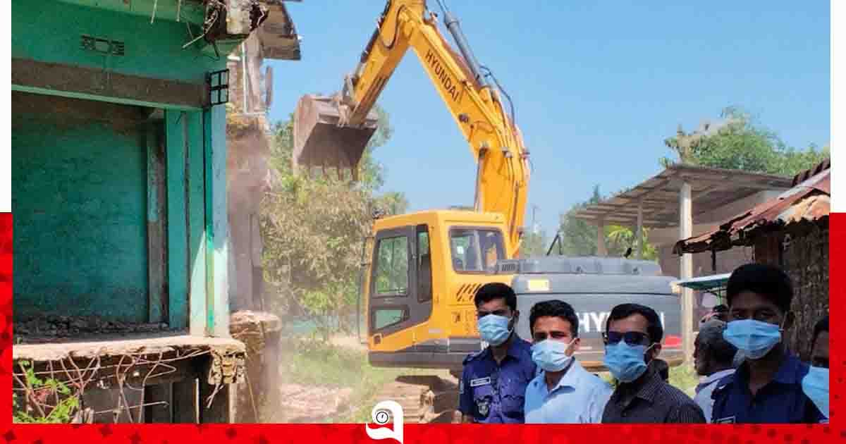 কুলাউড়ায় অবৈধ স্থাপনা উচ্ছেদ