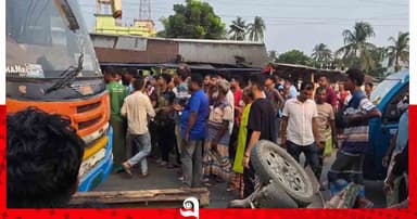 মোহনপুরে বাসের ধাক্কায় ভ্যানচালকসহ আহত ৪