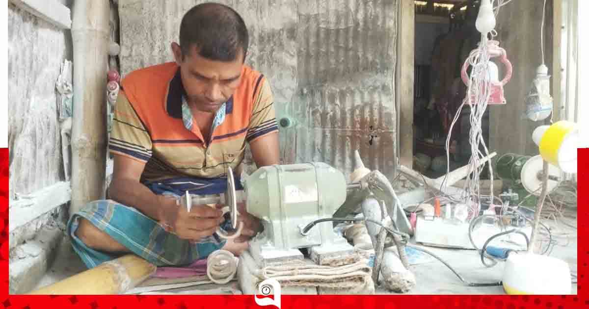পূজার আগে বাগাতিপাড়ার শাঁখা পল্লিতে নেই চেনা ব্যস্ততা