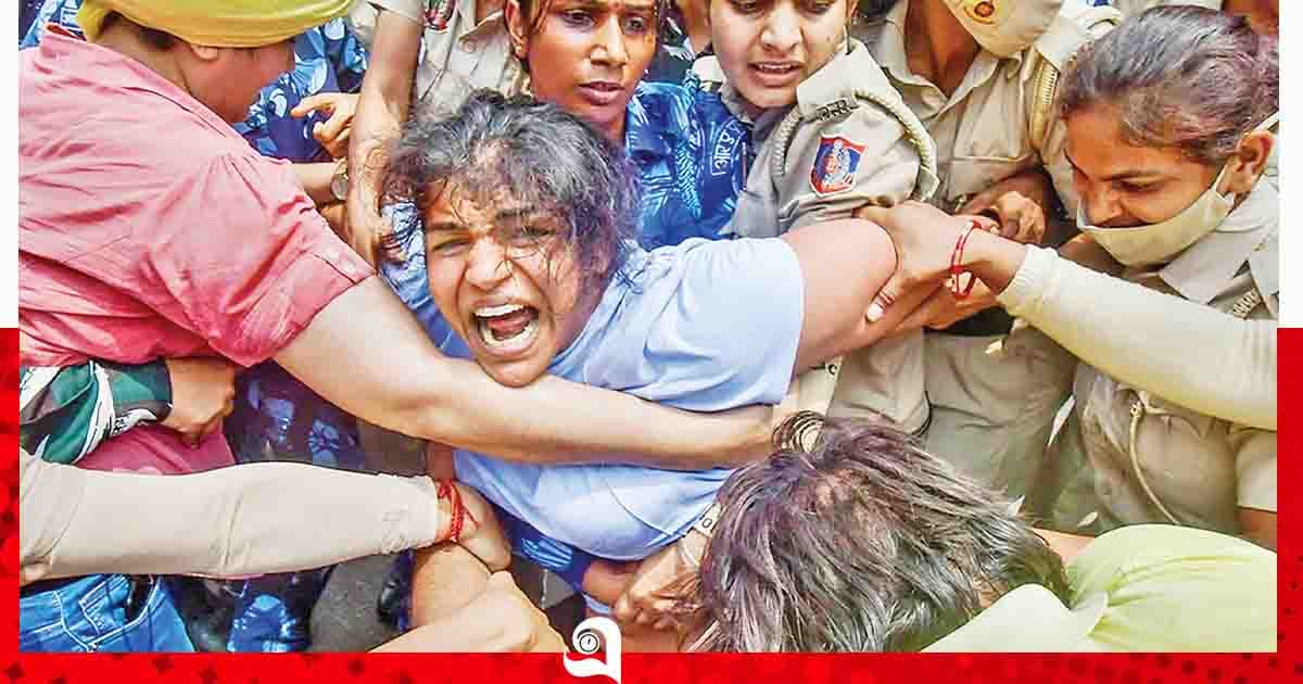 দিল্লিঝড়ে টলোমলো মোদির গদি