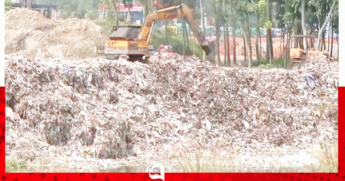 নদীতেই সিটি করপোরেশনের ময়লার পাহাড়