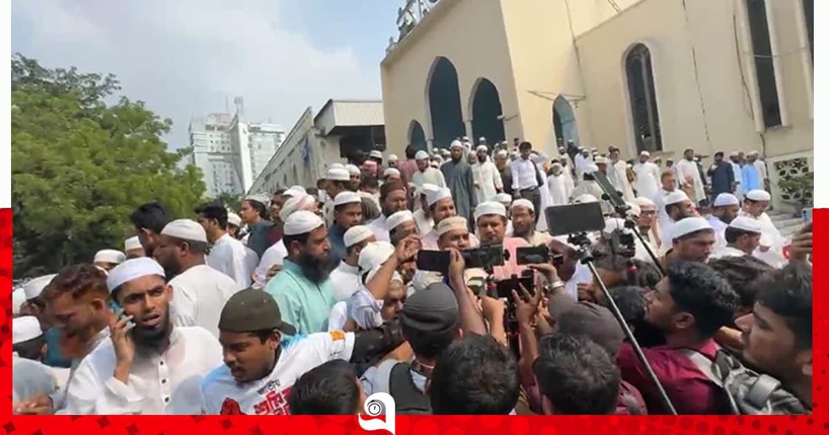 খতিবকে অপসারণের চেষ্টার অভিযোগে বিক্ষোভ,  উত্তেজনা