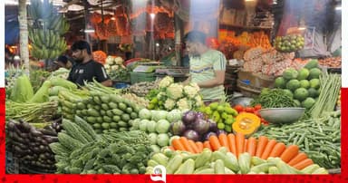 বাজারে শীতের আগাম সবজি, চড়া দামে অস্বস্তিতে ক্রেতারা