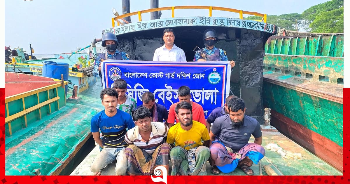 মেঘনায় অবৈধ বালু উত্তোলন: ৪ ড্রেজার-বাল্কহেডসহ আটক ৮