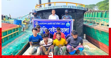 মেঘনায় অবৈধ বালু উত্তোলন: ৪ ড্রেজার-বাল্কহেডসহ আটক ৮