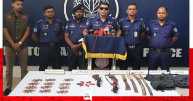 রাউজানে আগ্নেয়াস্ত্রসহ এক সন্ত্রাসী গ্রেপ্তার, ১২ পুলিশ আহত