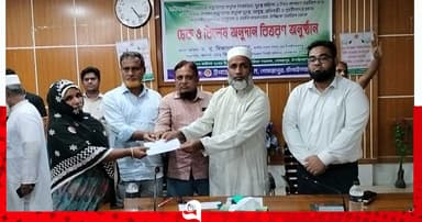গোমস্তাপুরে দুস্থ-অসহায়দের বিশেষ আর্থিক অনুদান
