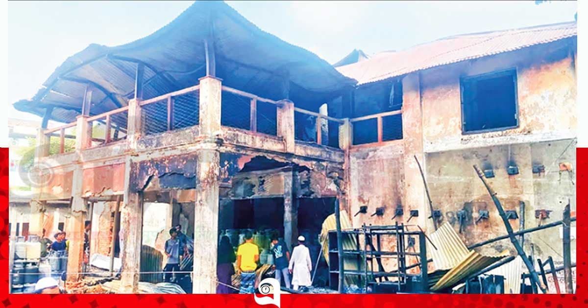 আগুনে পুড়ল গৌরীপুরের শতবর্ষী ‘ঝলমল সিনেমা হল’