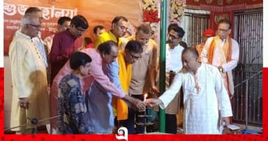 নারায়ণগঞ্জের বলদেব জিউ মন্দিরে লাল-সবুজের আবহ