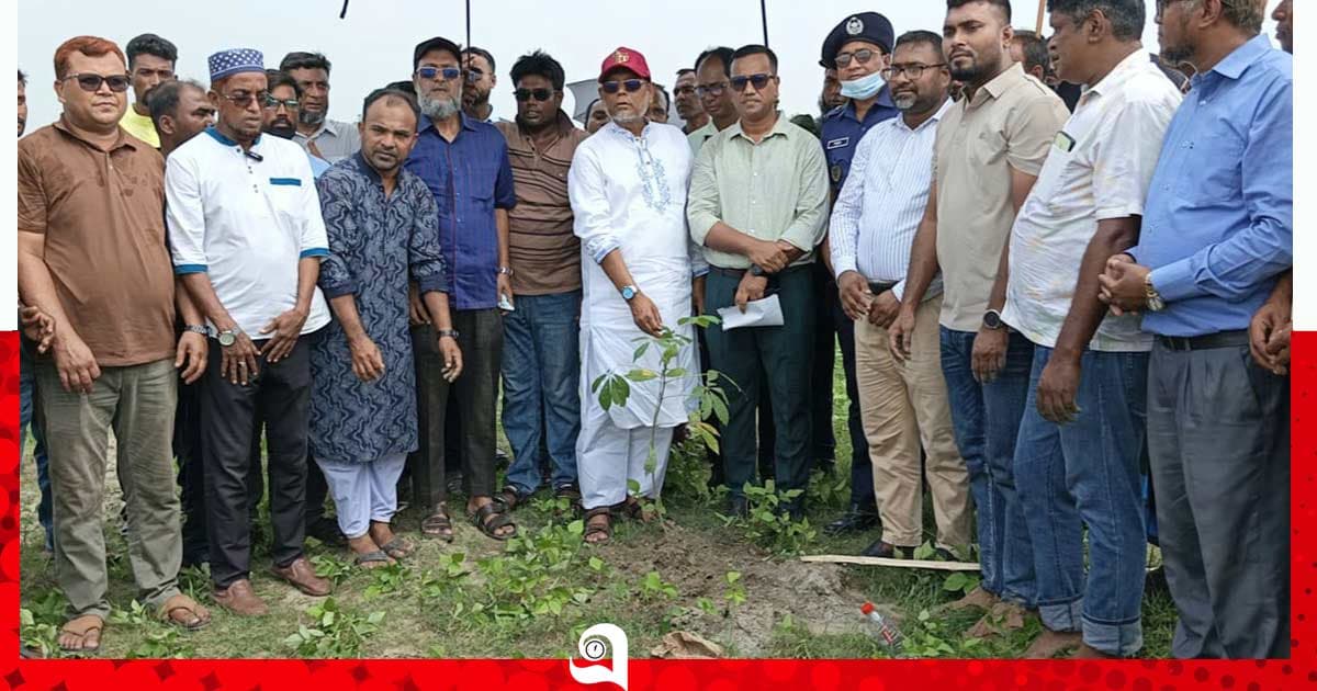 শিমুলের রঙে সাজছে যমুনার তীর, পর্যটনের আশা