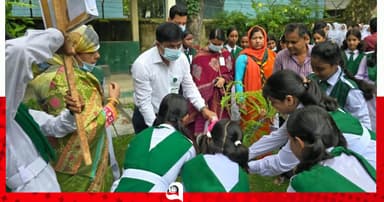 লালমনিরহাটে ‘ক্লিন অ্যান্ড গ্রিন মানডে’ কর্মসূচির উদ্বোধন
