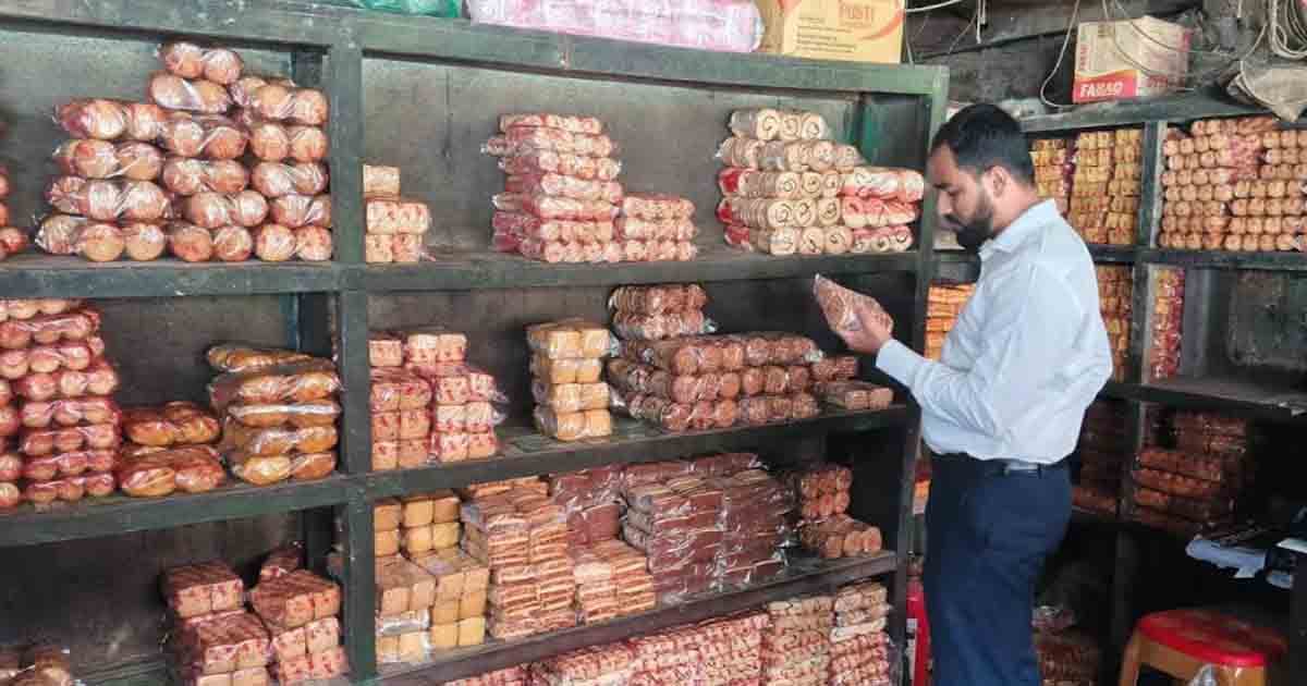 মির্জাগঞ্জে দুই বেকারিকে ১১ হাজার টাকা জরিমানা