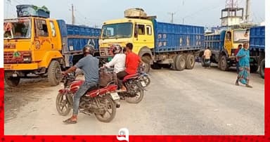 তেঁতুলিয়ায় মৃত ব্যক্তিদের নামে মামলা, সড়ক অবরোধ