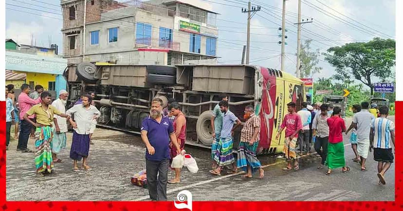 ত্রিশালে নিয়ন্ত্রণ হারিয়ে ৩ গাড়িকে বাসের ধাক্কা, নিহত ২