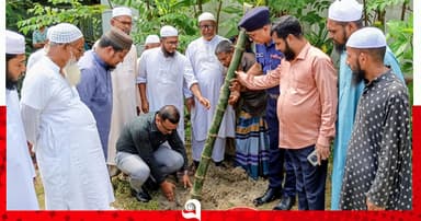 সারিয়াকান্দিতে গোরস্থানে বাঁশগাছ লাগাচ্ছে উপজেলা প্রশাসন