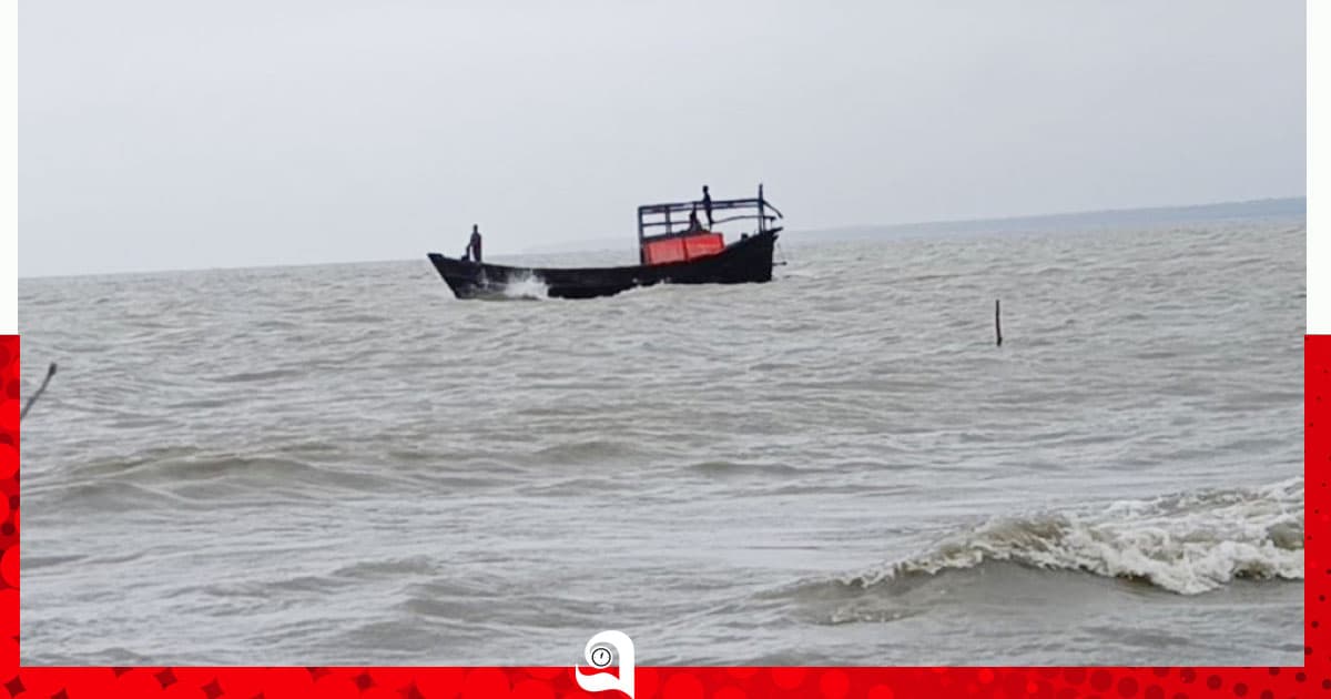 ঝড়ে মাছ ধরার ট্রলারডুবি, ২ জেলের মৃত্যু
