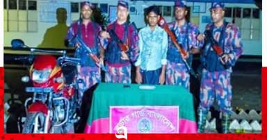 চাঁপাইনবাবগঞ্জ সীমান্তে ইয়াবা-চকোপ্লাস সিরাপসহ আটক ১