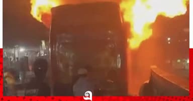 এবার বাড্ডায় বাসে আগুন