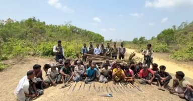 সংরক্ষিত বনাঞ্চলের গাছ কাটার সময় ২৬ রোহিঙ্গা আটক