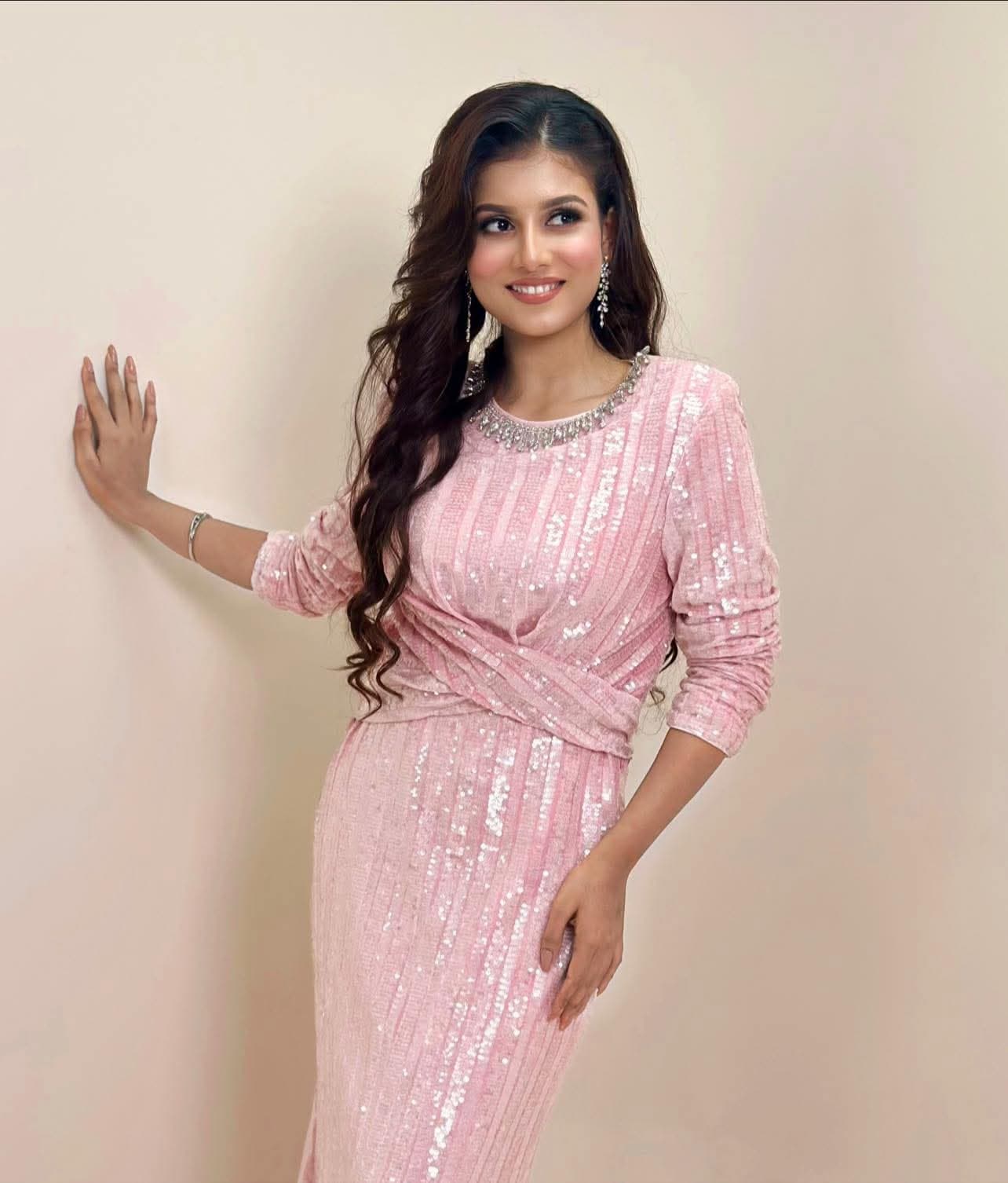 “এই ট্রফি শুধু পুরস্কার নয়, এটি একটি বড় দায়িত্ব। সবার ভালোবাসার মর্যাদা রাখতে চাই।”