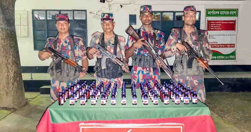 শিবগঞ্জ সীমান্তে ৯৮ বোতল ভারতীয় এস্কাফ সিরাপ জব্দ
