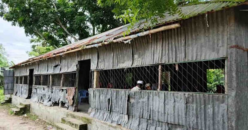 ঝুঁকির মুখে বি বি মাদ্রাসা, নতুন ভবনের অপেক্ষায় কোমলমতি শিক্ষার্থীরা