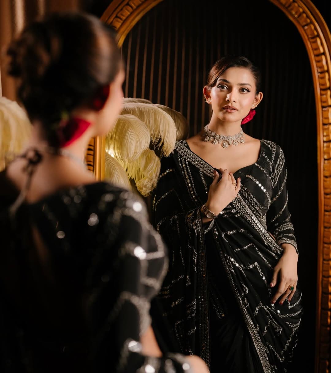 ছবিগুলো প্রকাশের পরপরই ভক্তদের প্রশংসায় ভাসছেন তিনি।