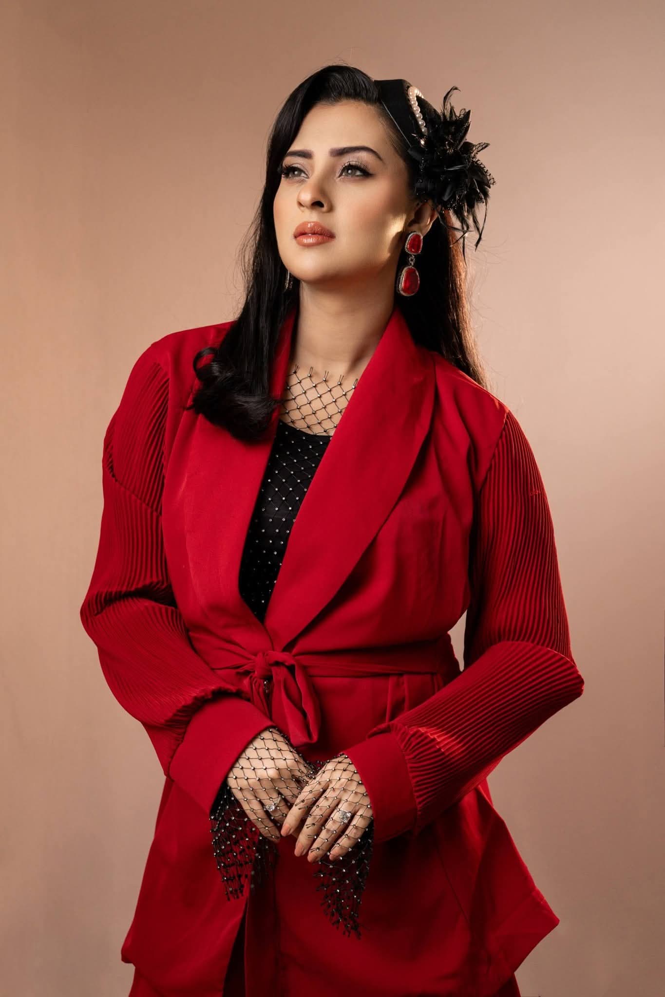 ছবির ক্যাপশনে বুবলী লিখেছেন, লাল শুধু একটি রঙ নয়, এটি একটি অ্যাটিটিউড; এটি একটি গল্প, এটি একটি শিল্প যা সবাই বোঝে না।