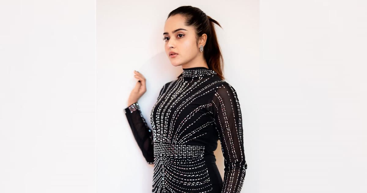 বডিকন ড্রেসে কেয়া পায়েল