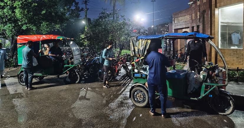 অটোরিকশা চালকের স্বেচ্ছাচারিতায় নাকাল জাবি শিক্ষার্থীরা