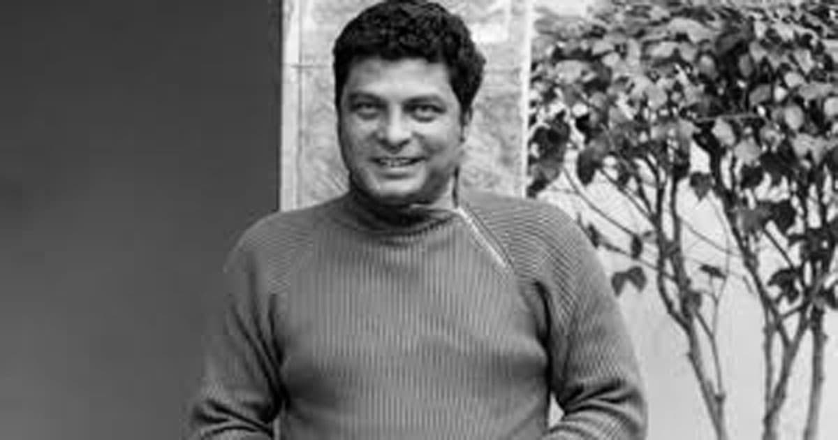 রাজশাহীতে জন্মগ্রহণ করা এই গুণী অভিনেতা রাজশাহী বিশ্ববিদ্যালয় থেকে স্নাতক ও স্নাতকোত্তর ডিগ্রি অর্জন করেন।