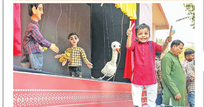 বইমেলার দ্বিতীয় শিশুপ্রহরে পাপেট আর রঙের উচ্ছ্বাস