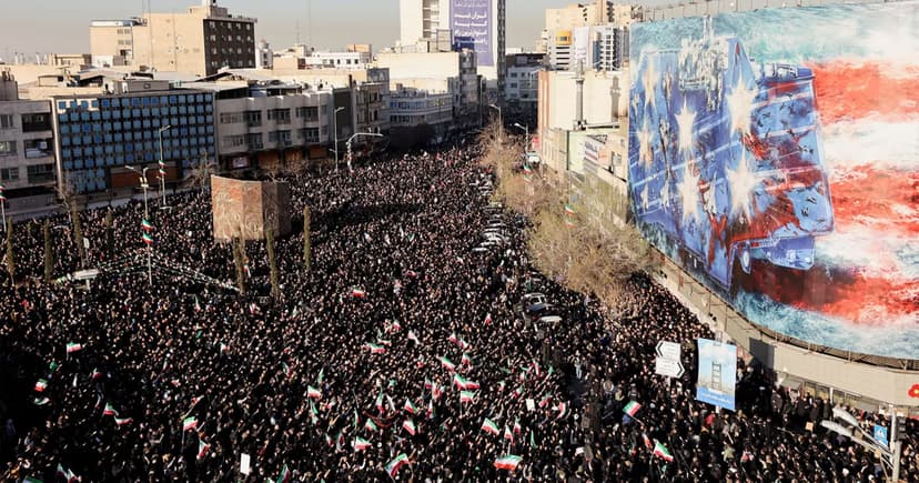 খামেনি হত্যায় ইরানের সড়কে লাখ লাখ মানুষ